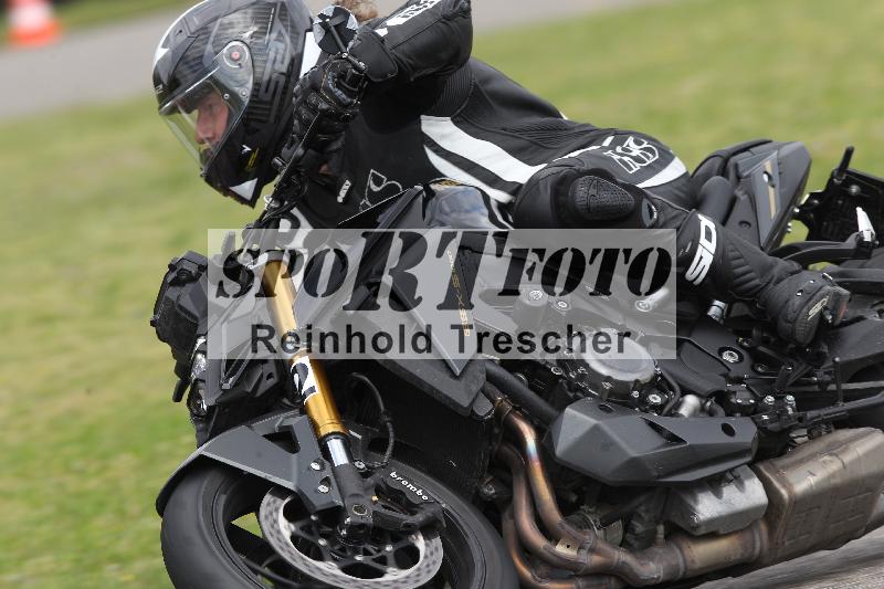 /Archiv-2025/10 23.04.2025 Cornu Master School ADR/rot-rouge/12